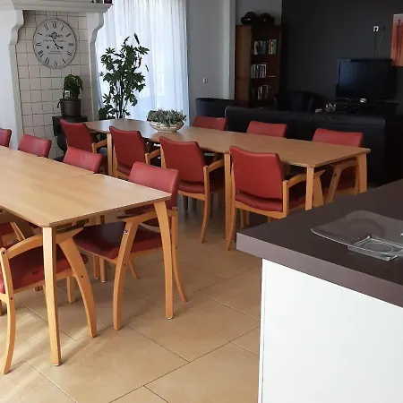 Spacious Holiday In With A Terrace בית נופש *